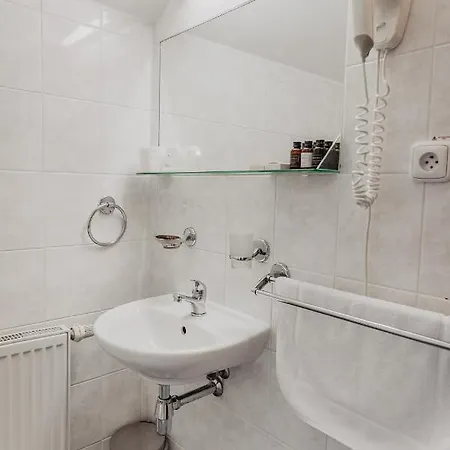 Hotel U Valdické Brány 3*