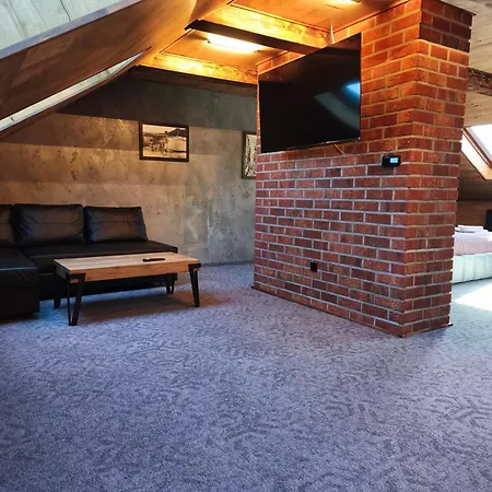 Hotel U Valdické Brány 3*